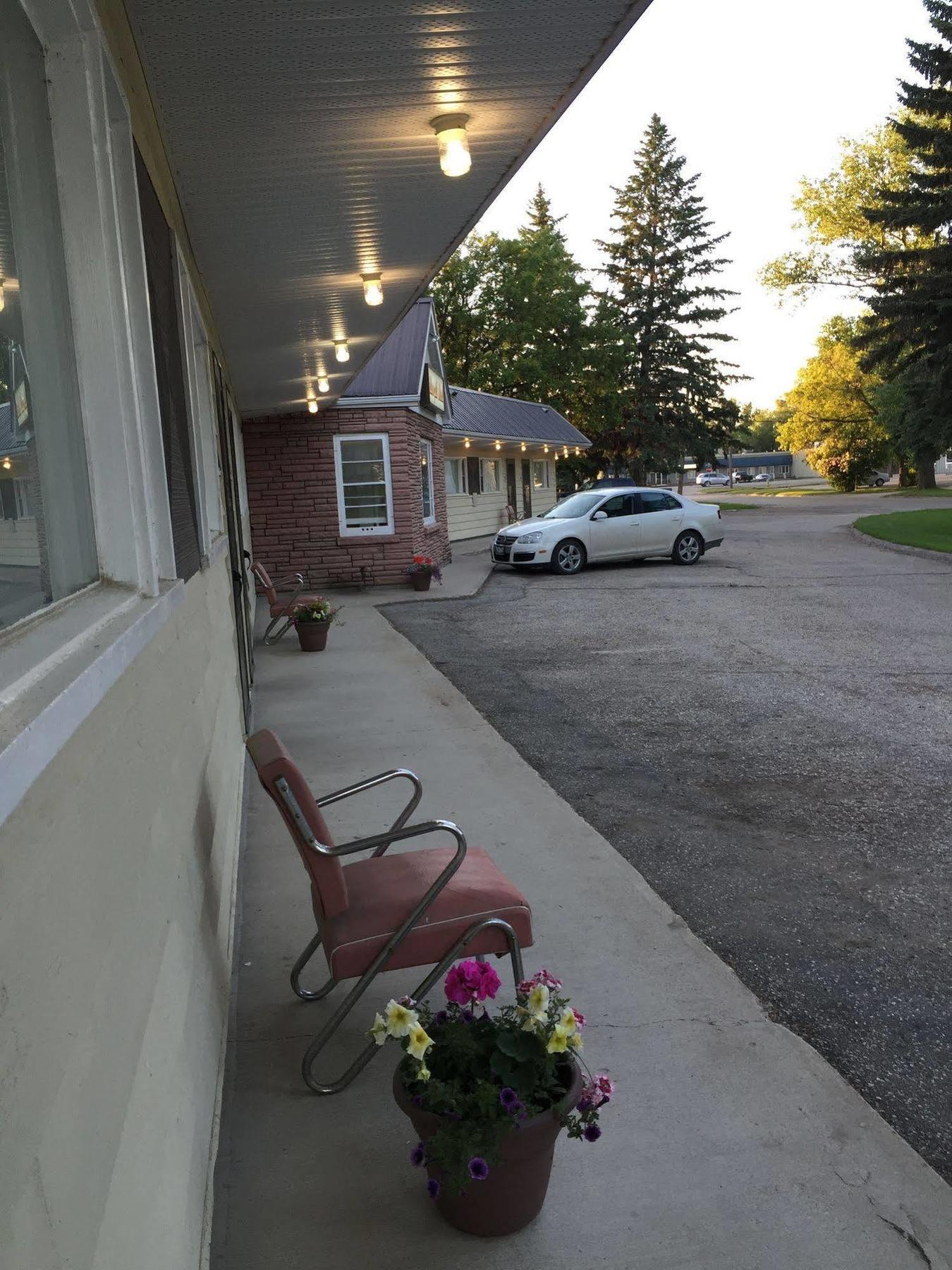 Yellow Quill Motel Portage la Prairie Exterior foto